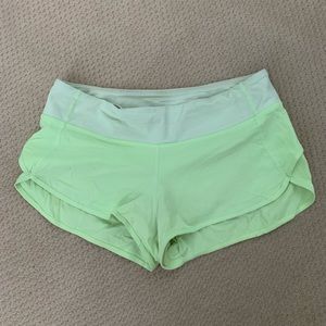 Lululemon green run times short 2.5” inseam size 8